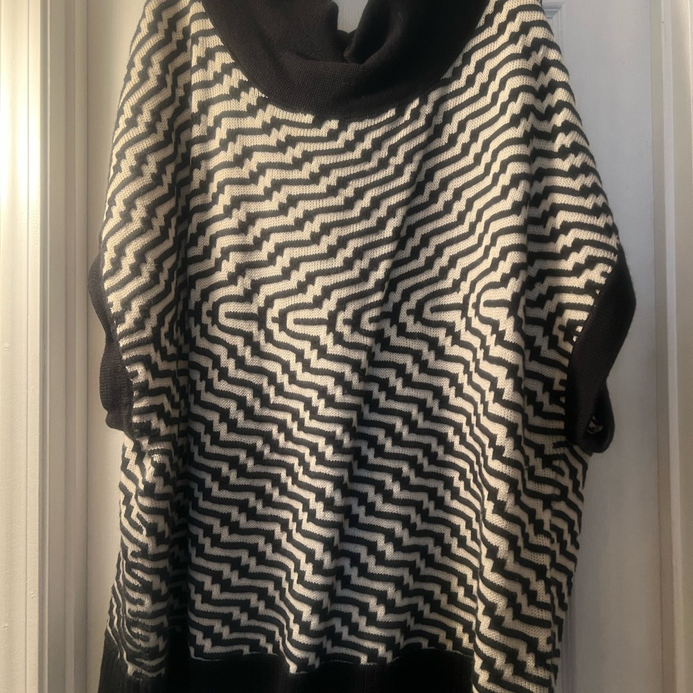 Lane Bryant Black and White Zigzag Knit Sweater Poncho Size 26/28